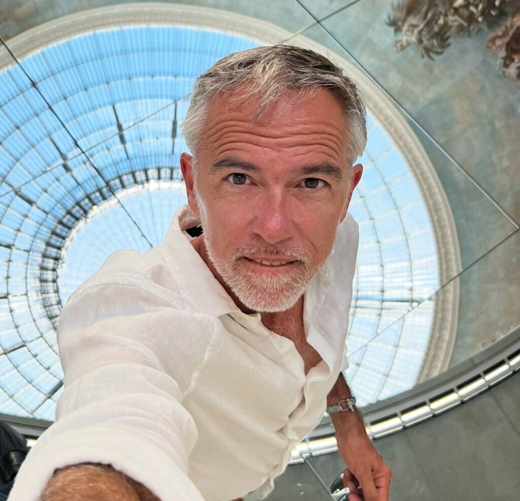 Stéphane sillard, Kinésiologue, professeur de Yoga Kundalini et sexiatre